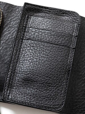 CALEE 「PLANE LEATHER FLAP HALF WALLET ＜STUDS CHARM＞」 レザー